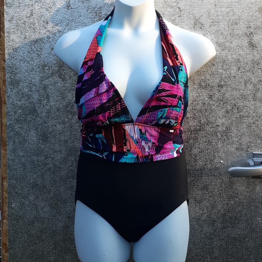🏖 NWT SZ. L - please see photo 3 of small snag.